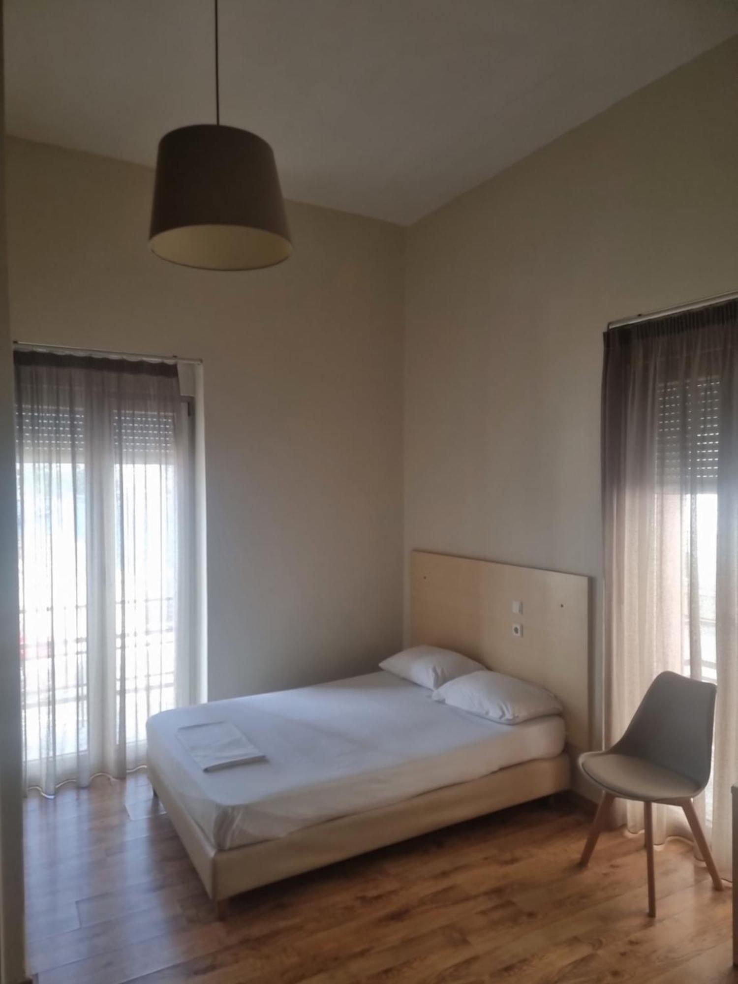 Kentrikon Hotel Chalkís Buitenkant foto