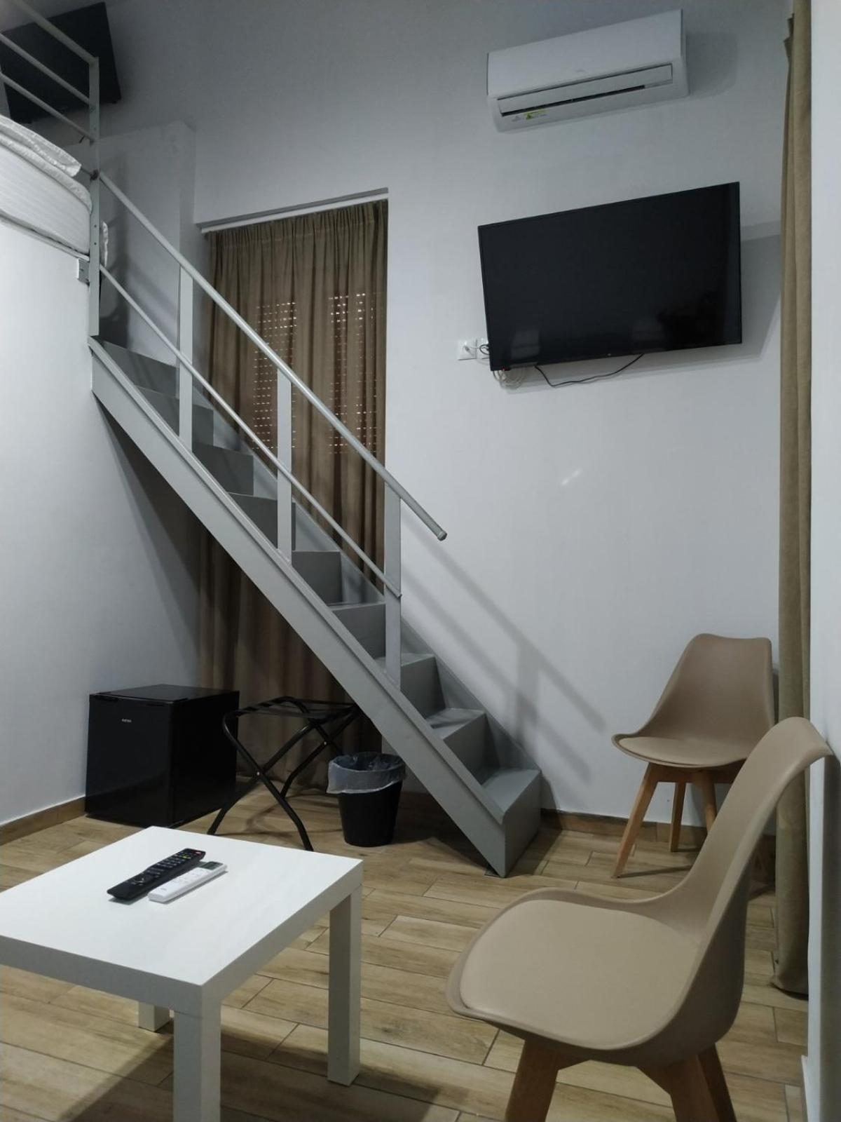 Kentrikon Hotel Chalkís Buitenkant foto