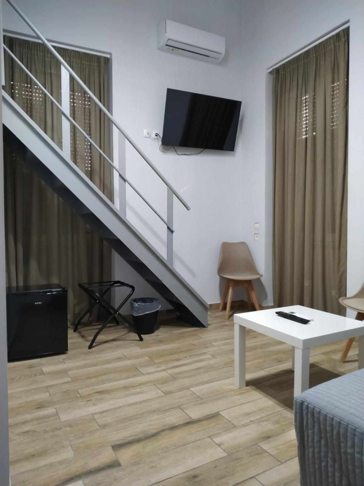 Kentrikon Hotel Chalkís Buitenkant foto