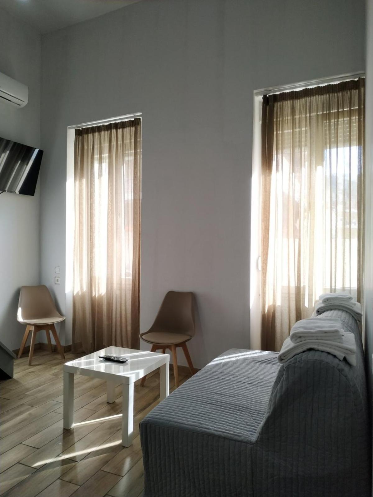 Kentrikon Hotel Chalkís Buitenkant foto