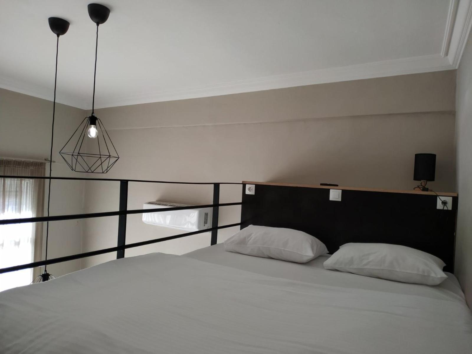 Kentrikon Hotel Chalkís Buitenkant foto
