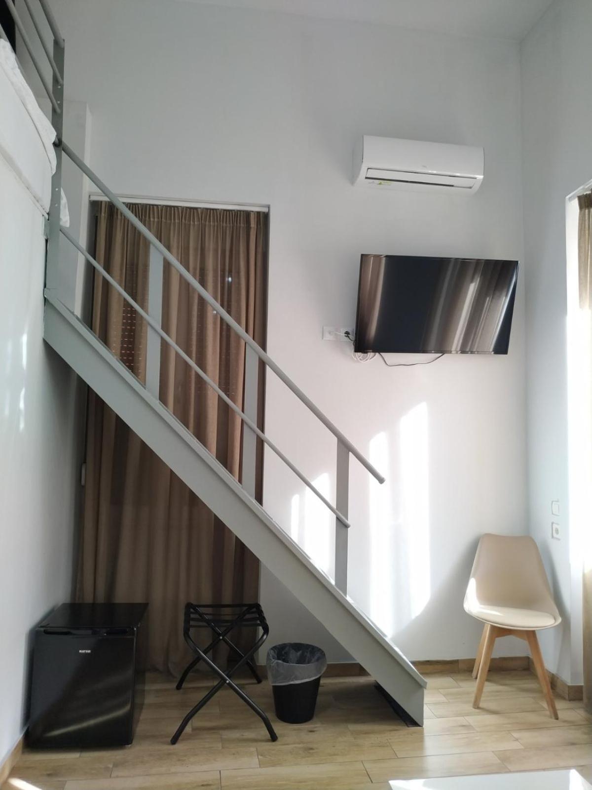 Kentrikon Hotel Chalkís Buitenkant foto