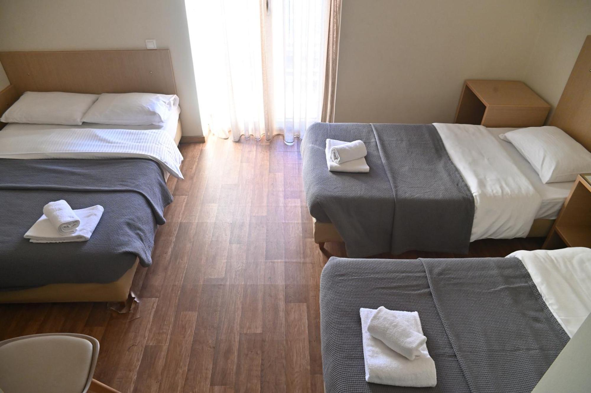 Kentrikon Hotel Chalkís Buitenkant foto