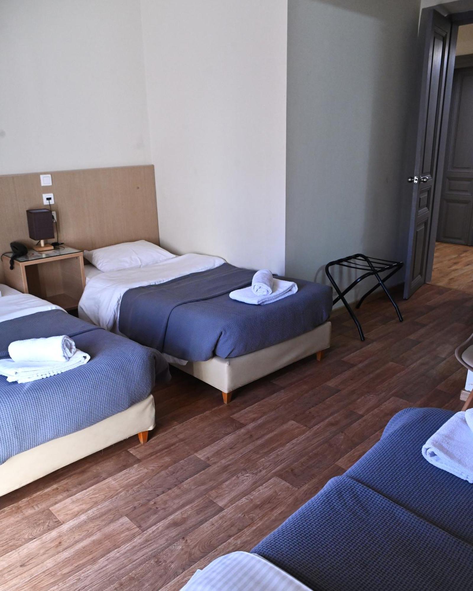 Kentrikon Hotel Chalkís Buitenkant foto