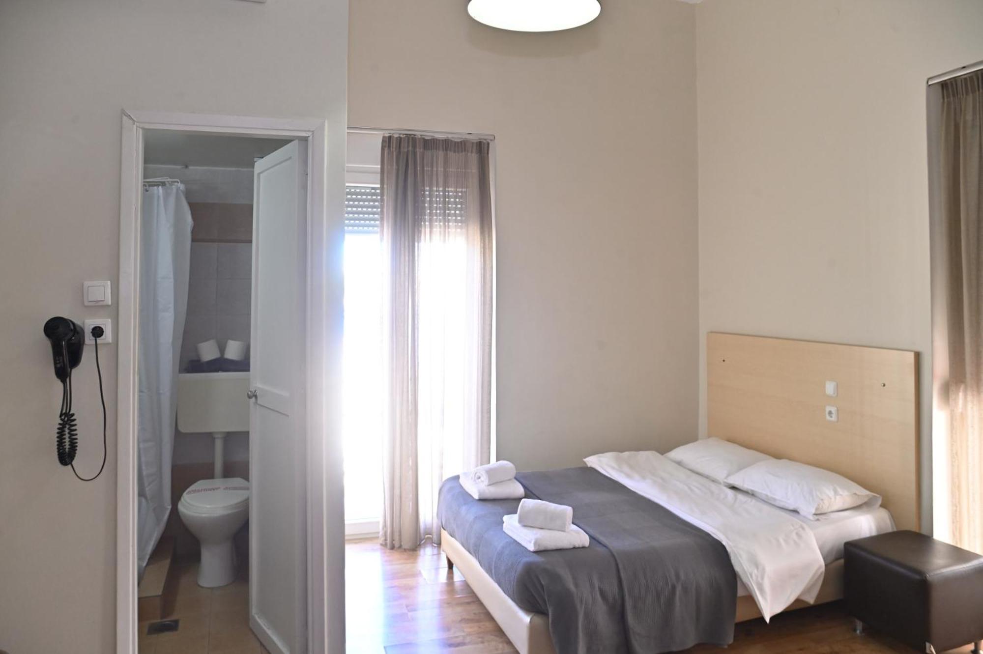 Kentrikon Hotel Chalkís Buitenkant foto