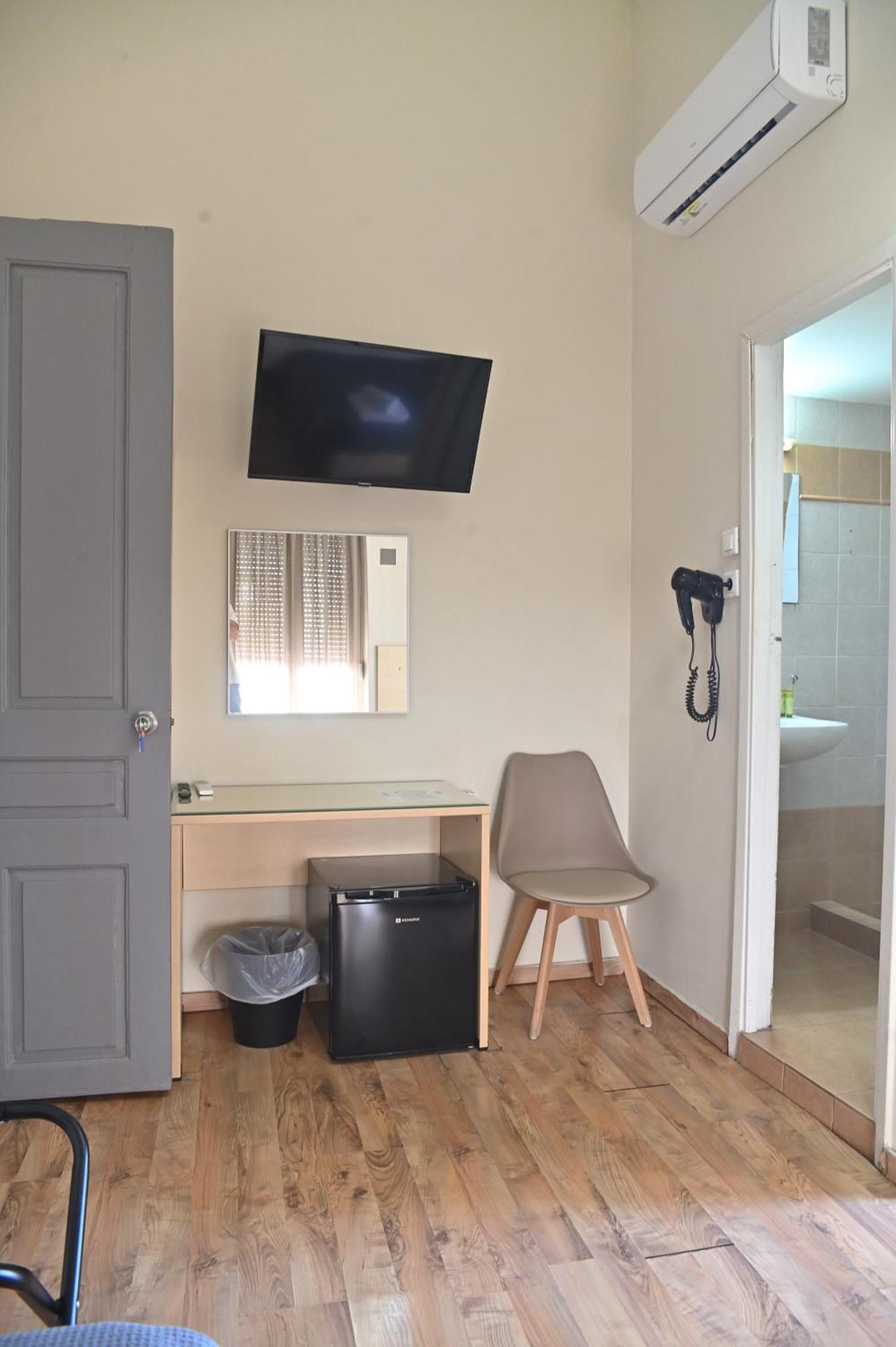 Kentrikon Hotel Chalkís Buitenkant foto