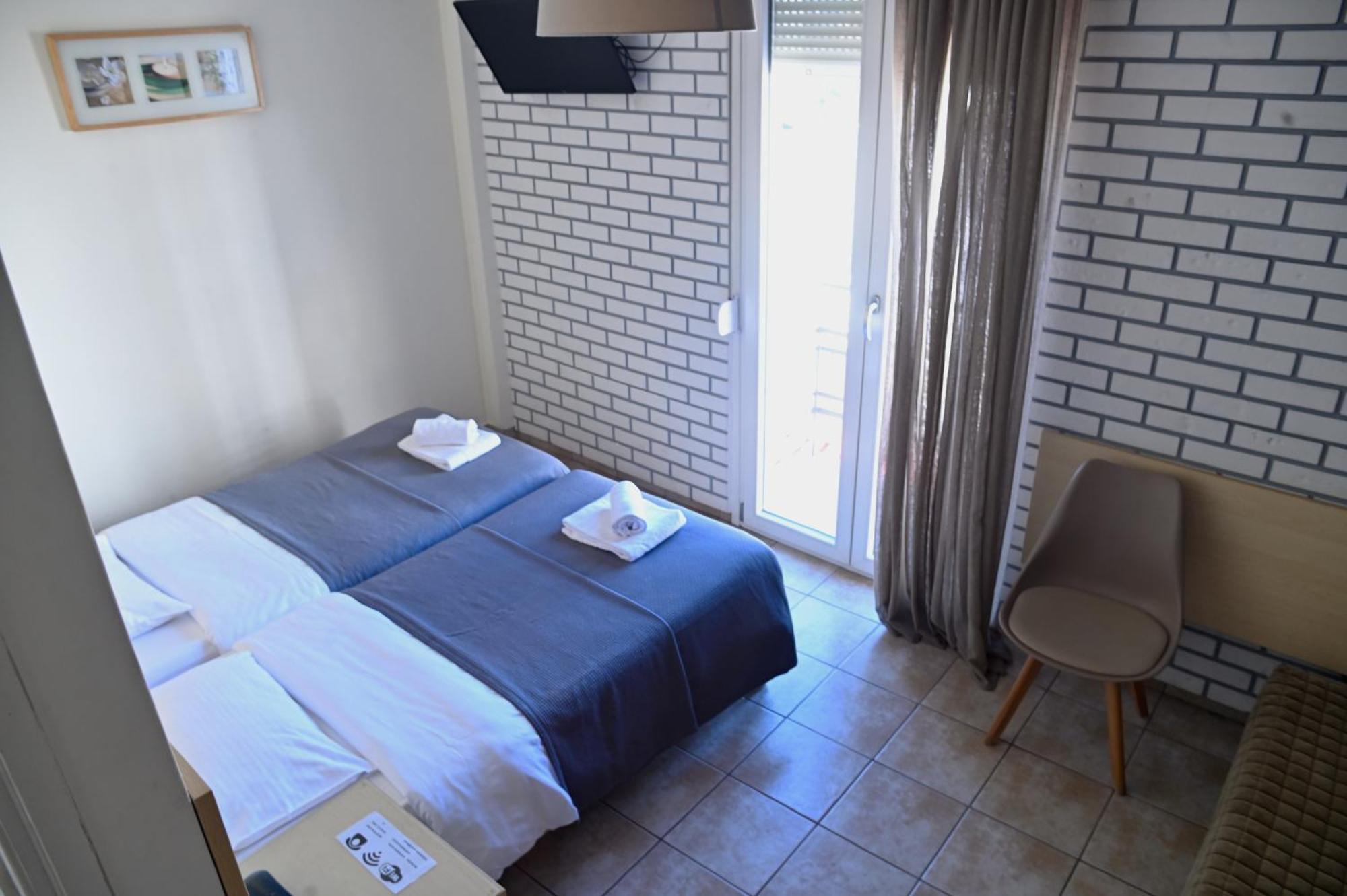 Kentrikon Hotel Chalkís Buitenkant foto