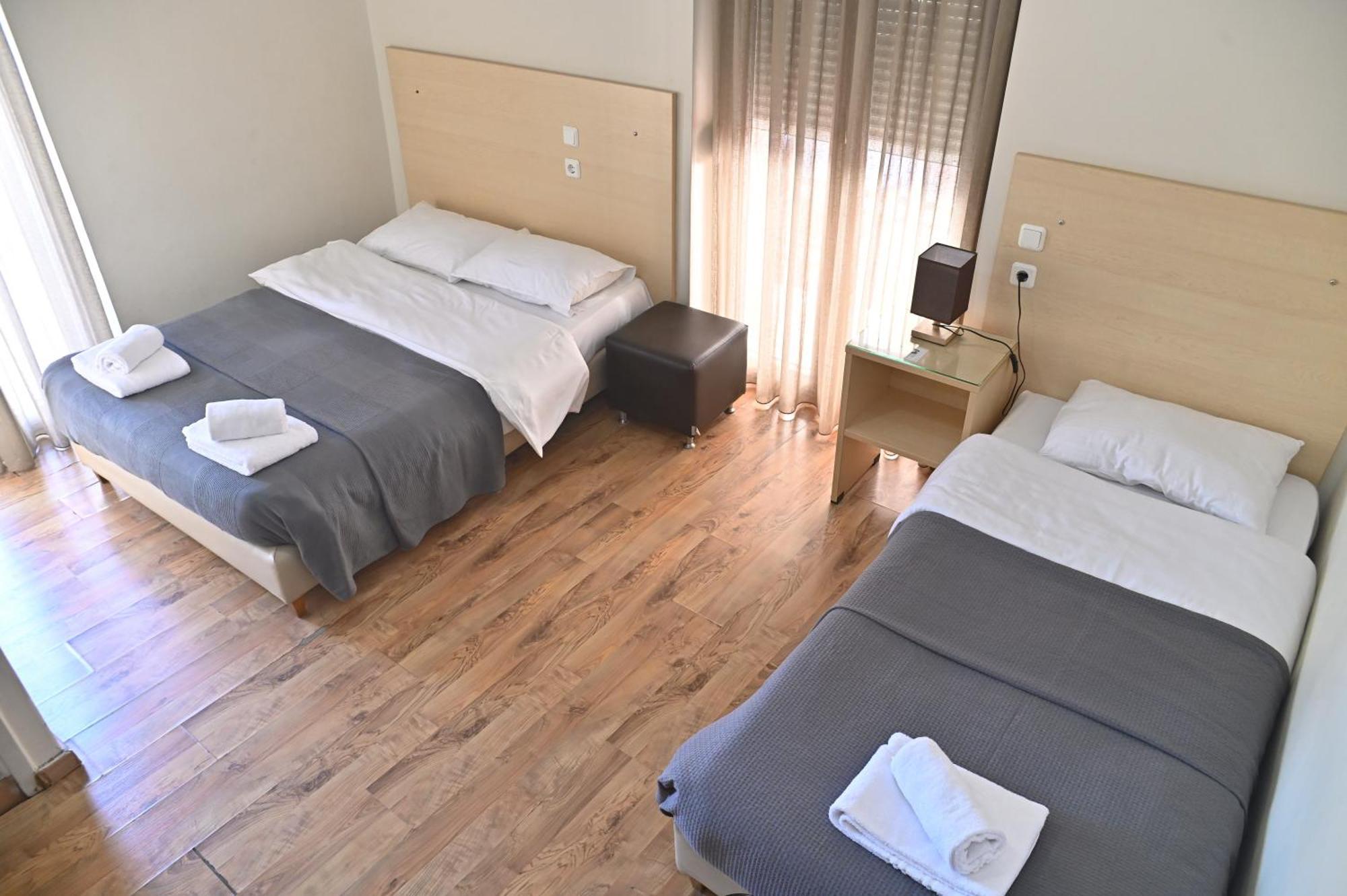 Kentrikon Hotel Chalkís Buitenkant foto