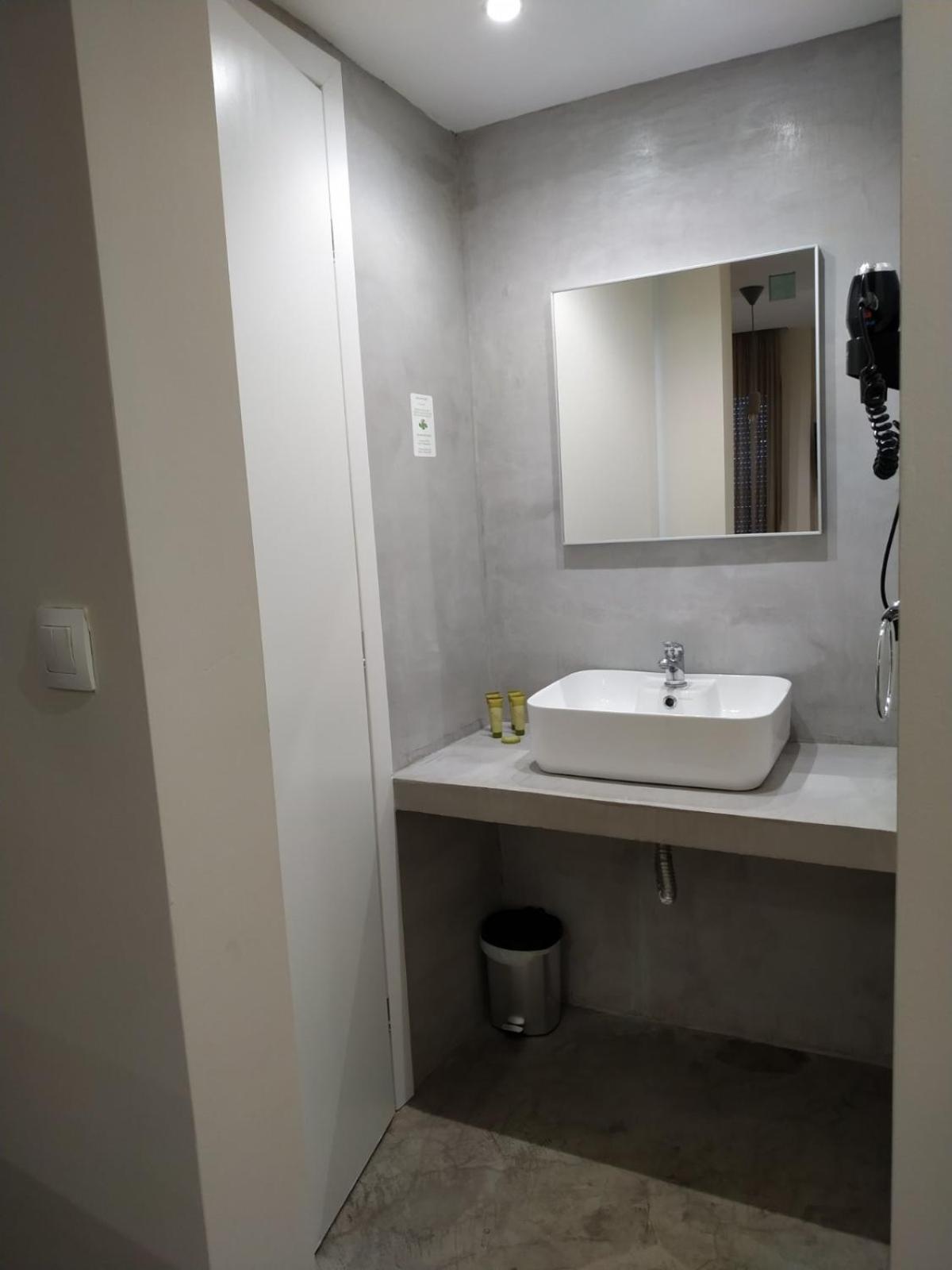 Kentrikon Hotel Chalkís Buitenkant foto