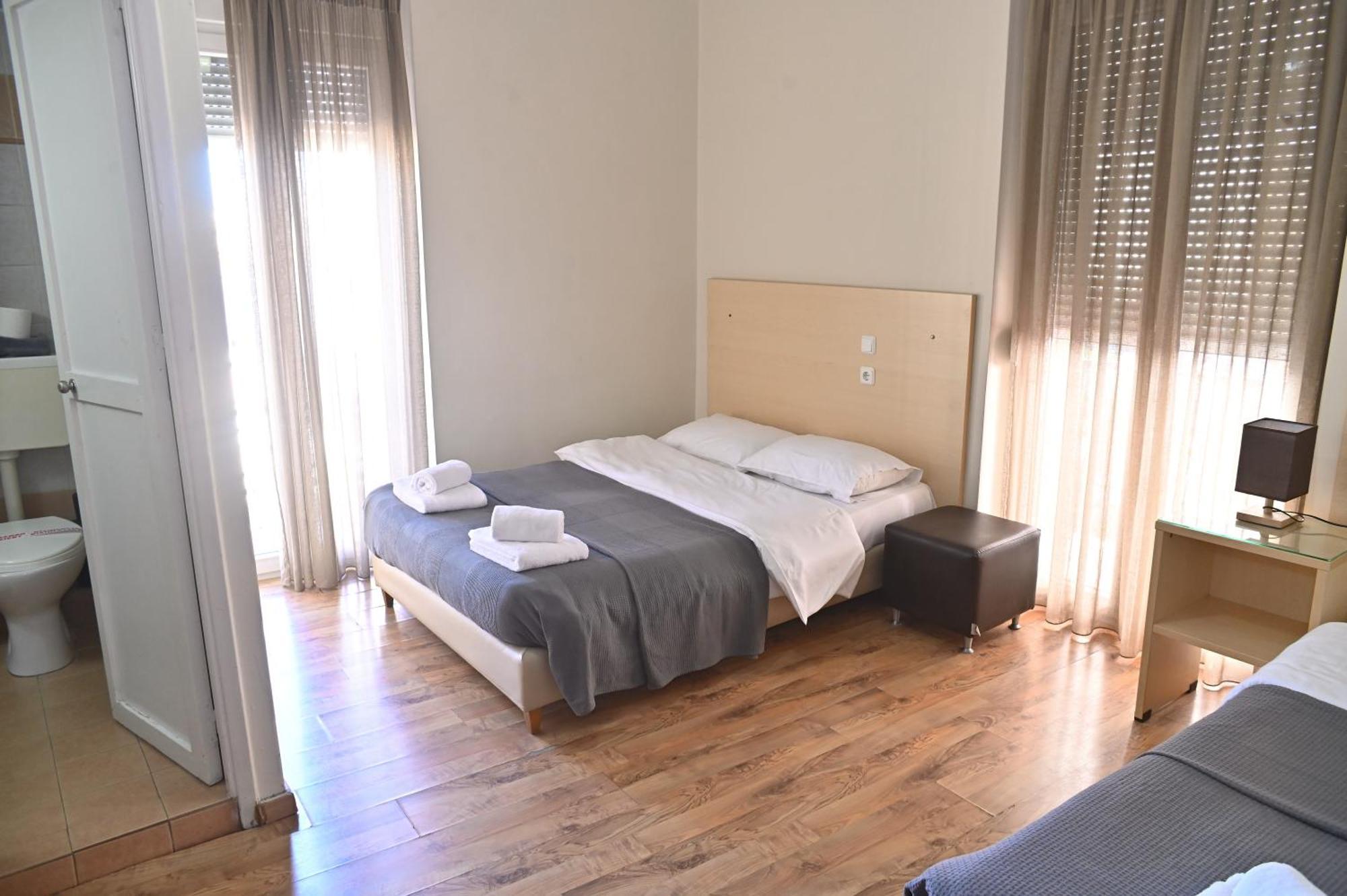 Kentrikon Hotel Chalkís Buitenkant foto