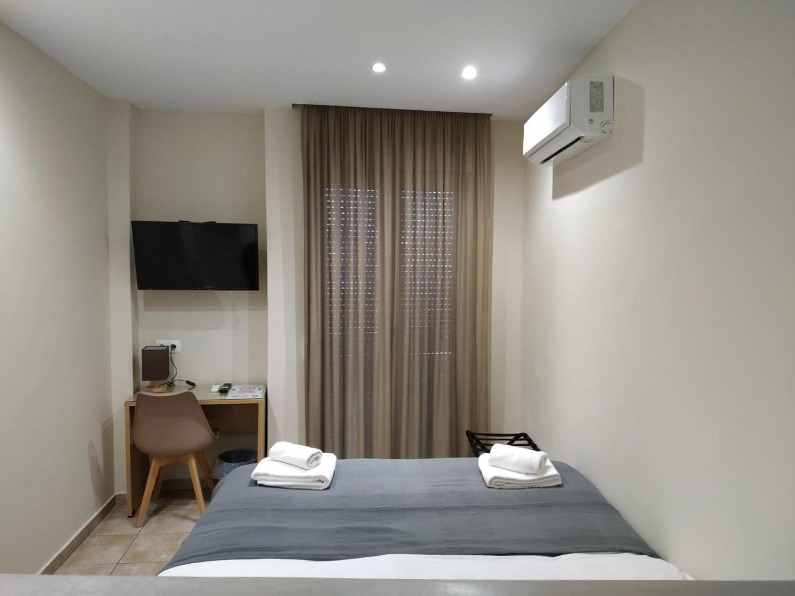Kentrikon Hotel Chalkís Buitenkant foto