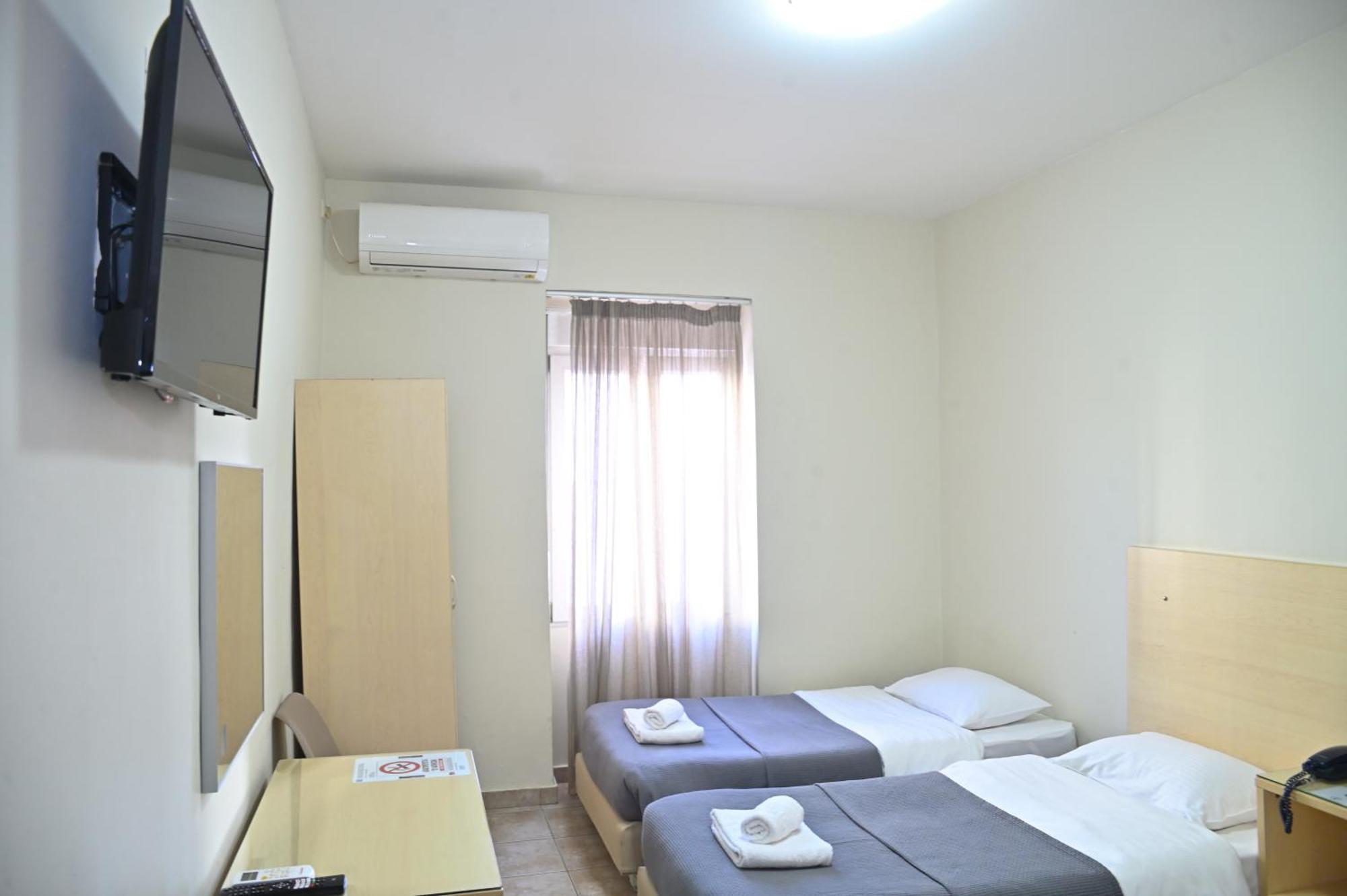 Kentrikon Hotel Chalkís Buitenkant foto