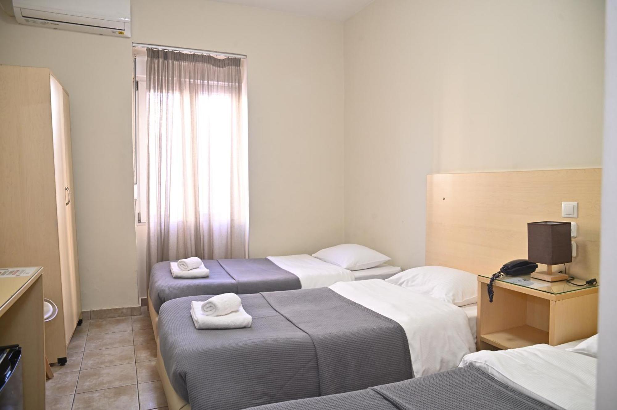 Kentrikon Hotel Chalkís Buitenkant foto
