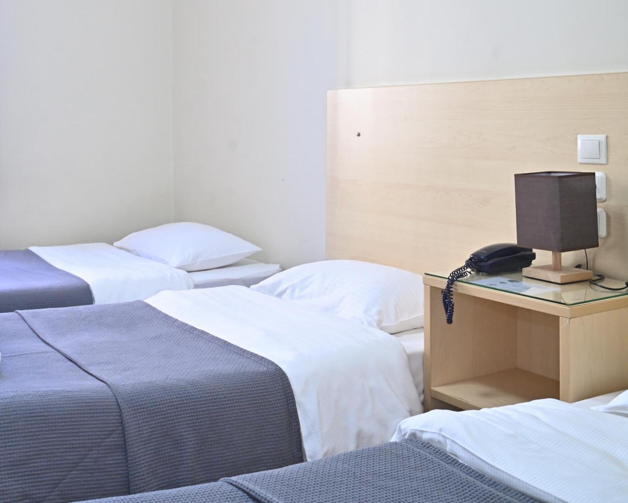 Kentrikon Hotel Chalkís Buitenkant foto