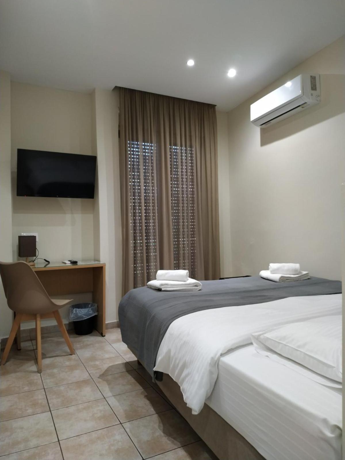Kentrikon Hotel Chalkís Buitenkant foto