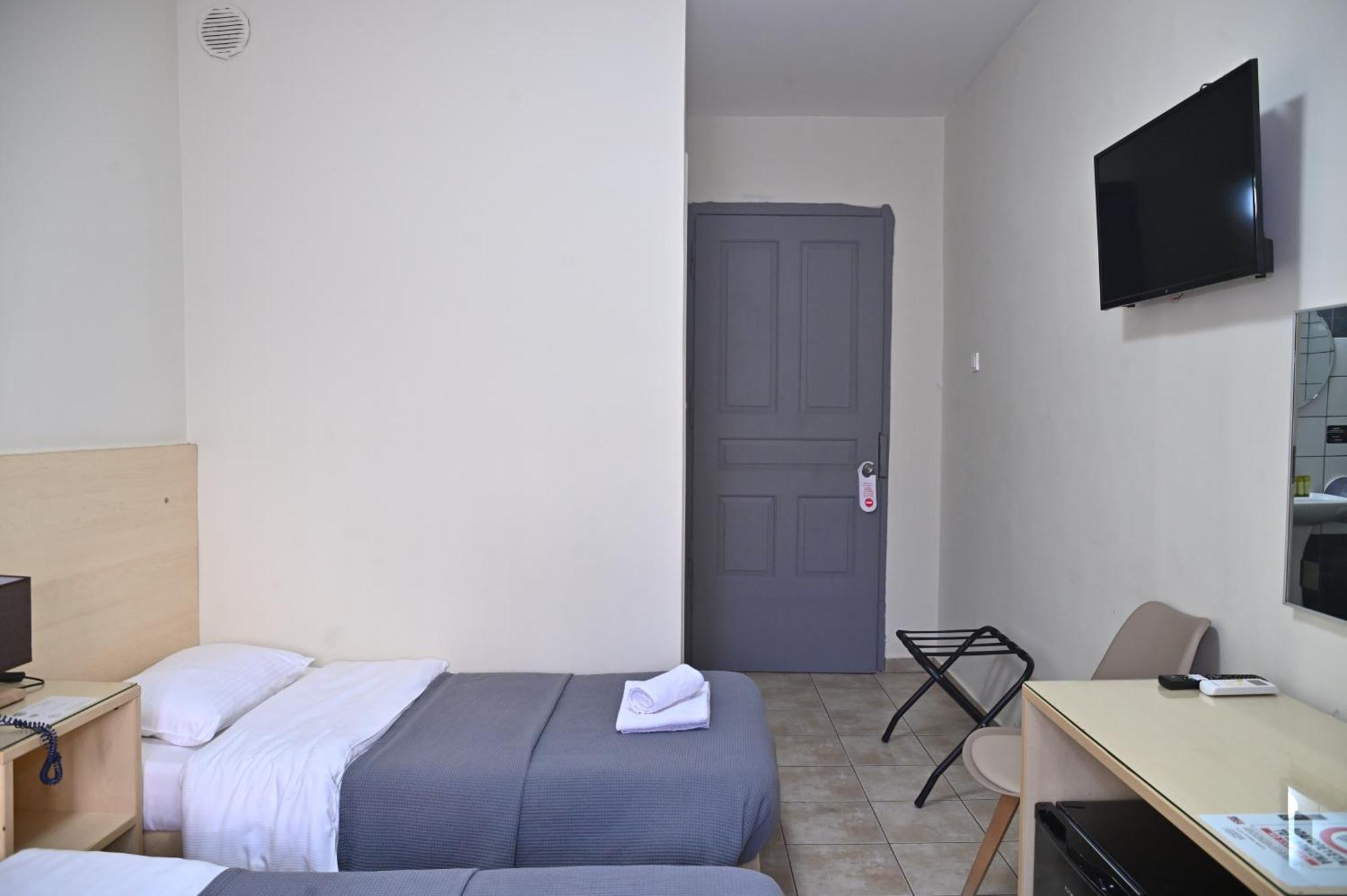 Kentrikon Hotel Chalkís Buitenkant foto