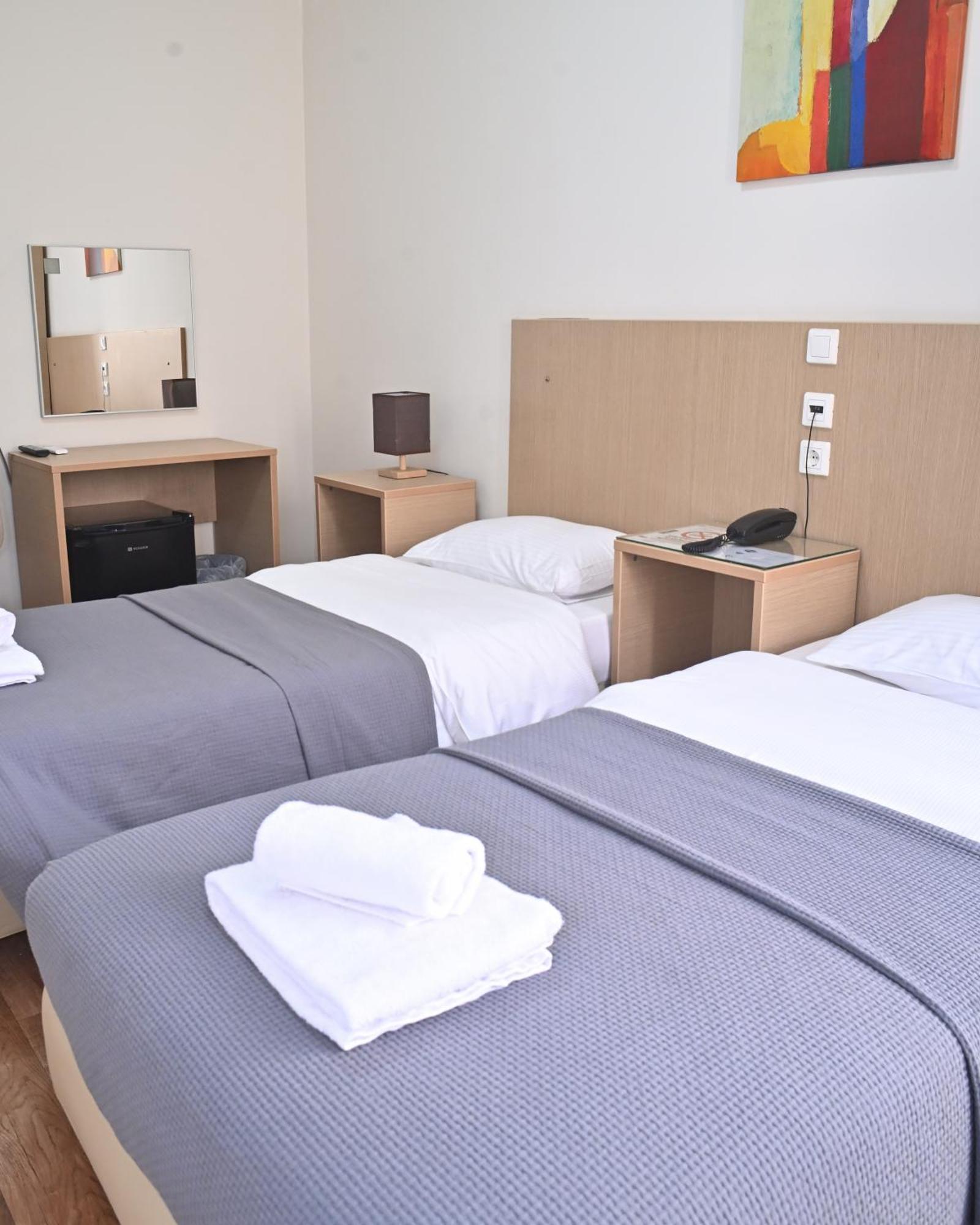 Kentrikon Hotel Chalkís Buitenkant foto