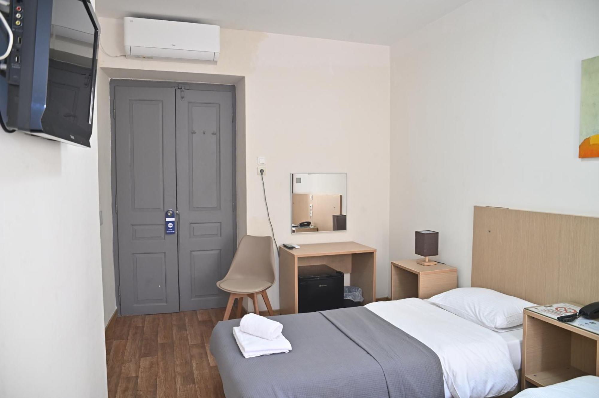 Kentrikon Hotel Chalkís Buitenkant foto