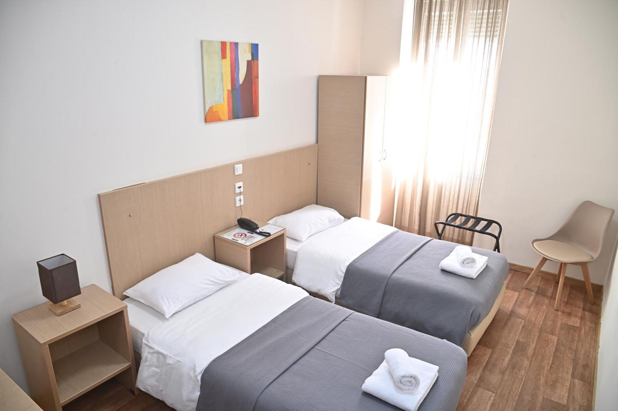 Kentrikon Hotel Chalkís Buitenkant foto
