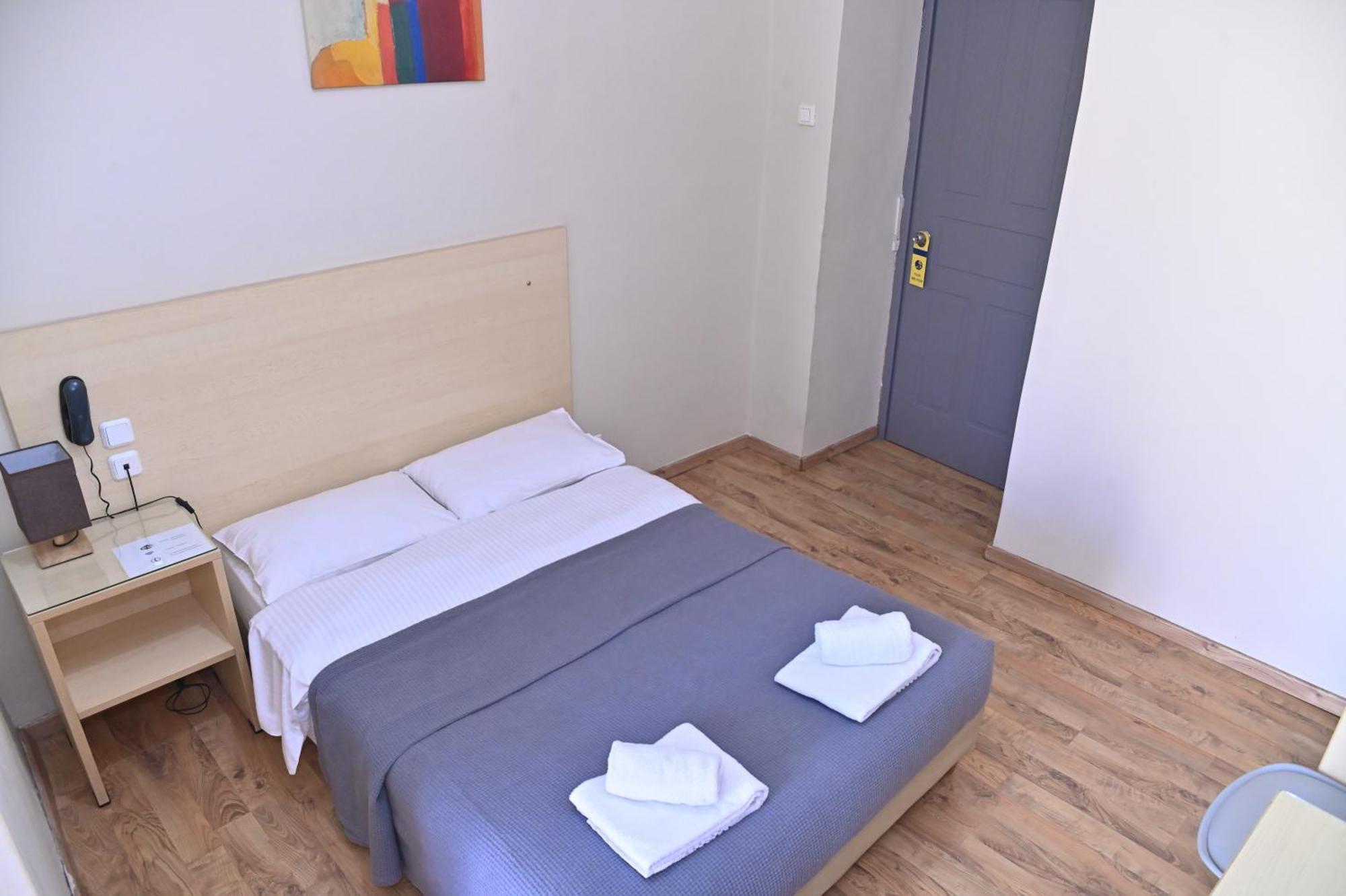 Kentrikon Hotel Chalkís Buitenkant foto
